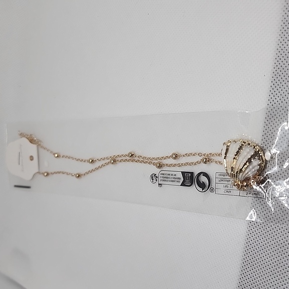 Shell Necklace 🐚 - Picture 3 of 7